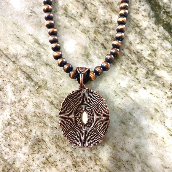 White Stone and Copper Pearl Necklace&Earring Set - Picture 3 of 16